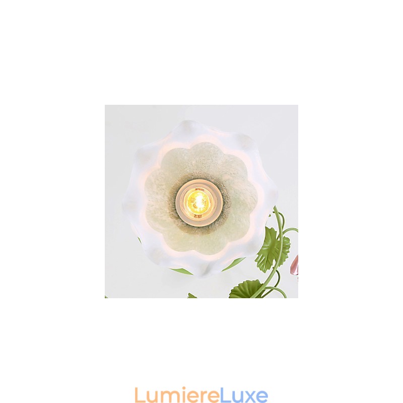 Saint-Valentin Les fleurs et plantes de la roseraie absorbent la lumière du dôme