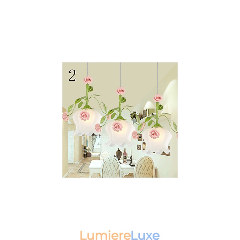 Les fleurs et plantes du jardin de la Saint-Valentin absorbent la lumière du dôme