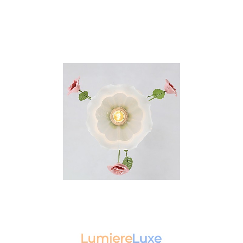 Les fleurs et plantes du jardin de la Saint-Valentin absorbent la lumière du dôme