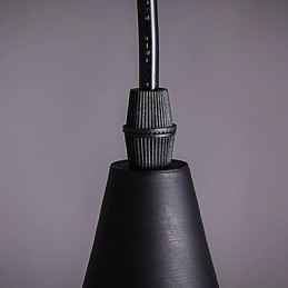 Suspension épurée en noir
