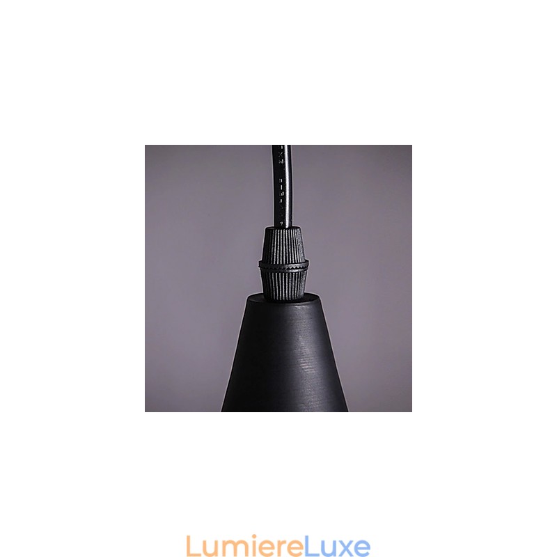 Suspension épurée en noir
