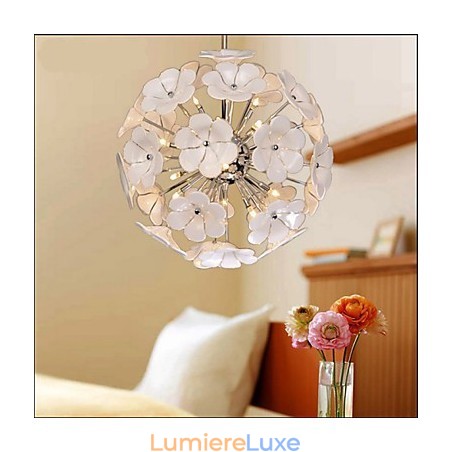 Le lustre chaleureux des boutiques de fleurs du jardin de boules de verre Le lustre chaleureux des boutiques de fleurs du jardin de boules de verre