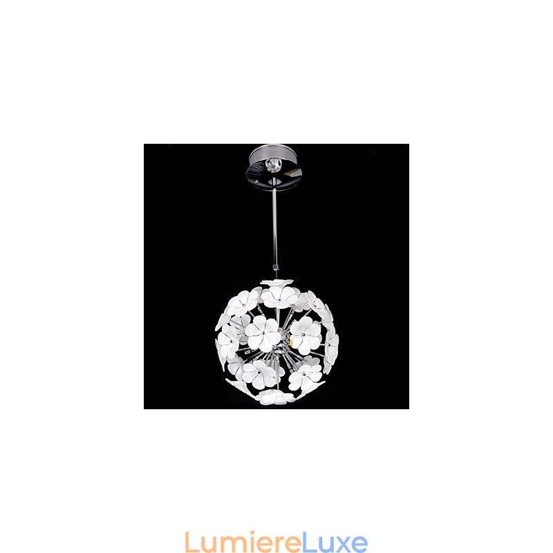 Le lustre chaleureux des boutiques de fleurs du jardin de boules de verre
