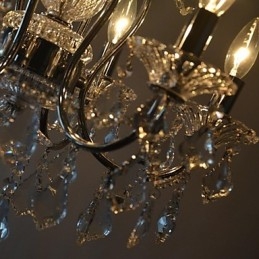 Lustre traditionnel classique en cristal et métal chromé