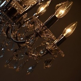 Lustre traditionnel classique en cristal et métal chromé