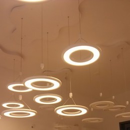 Suspension moderne en métal contemporain