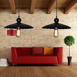 Suspension vintage en métal noir de taille moyenne avec parapluie et une lumière