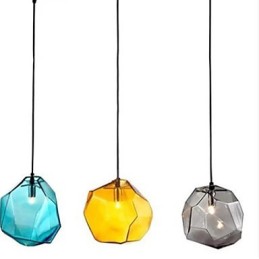 Lampe suspendue chromatique en cristal de glace et diamant