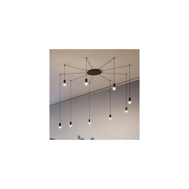Suspension design créatif de lignes contractées et géométriques d'Europe du Nord