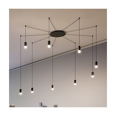 Suspension design créatif de lignes contractées et géométriques d'Europe du Nord Suspension design créatif de lignes contractées et géométriques d'Europe du Nord