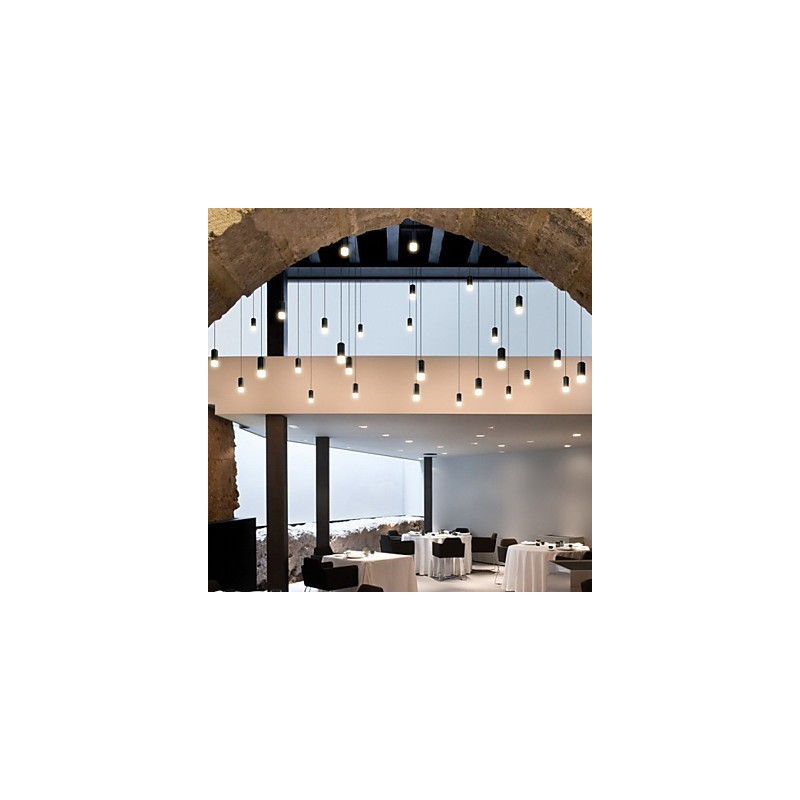 Suspension design créatif de lignes contractées et géométriques d'Europe du Nord