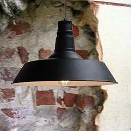 Lampe suspendue industrielle à tête unique de style loft, restaurée selon des méthodes anciennes, pour studio d'art