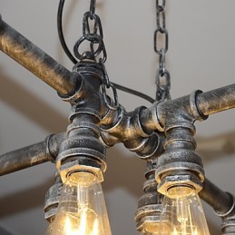 La lampe Loft joue le rôle d'un luminaire industriel créatif qui restaure les anciennes méthodes de production de conduits.
