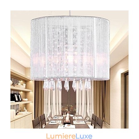 Lustre en cristal et tissu argenté Lustre en cristal et tissu argenté